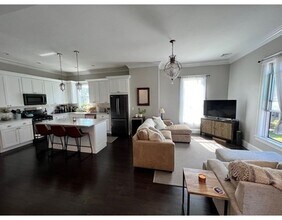 6 Souther Rd-Unit -1 in Boston, MA - Foto de edificio - Building Photo