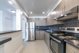 Royal Hill in Toronto, ON - Building Photo