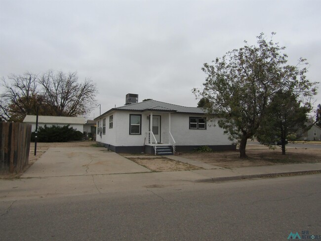 801 W Centre Ave in Artesia, NM - Building Photo - Building Photo