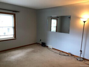 2111 W 14 Mile Rd in Royal Oak, MI - Building Photo - Building Photo