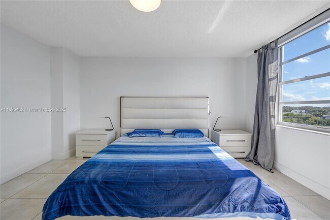 2750 NE 183rd St, Unit 804 in Aventura, FL - Building Photo - Building Photo