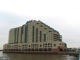 1215 S Christopher Columbus Blvd in Philadelphia, PA - Building Photo