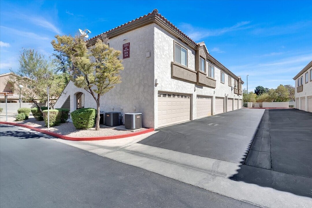5116 Jordan Frey St in Las Vegas, NV - Building Photo