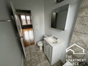 1367 W Estes Ave in Chicago, IL - Building Photo - Building Photo