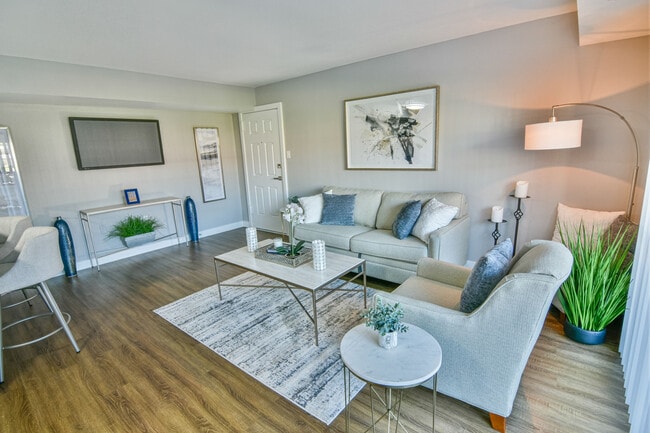 Verona at District Heights in Forestville, MD - Foto de edificio - Building Photo