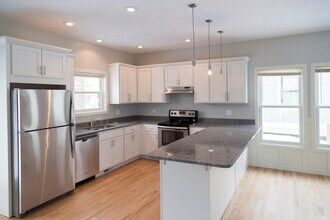 341 Robey Pl SE in Grand Rapids, MI - Building Photo - Building Photo