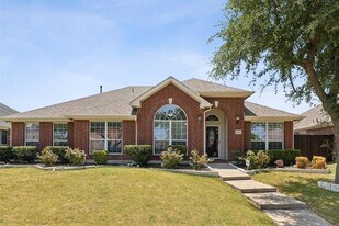 8002 Wilmington Dr in Rowlett, TX - Building Photo