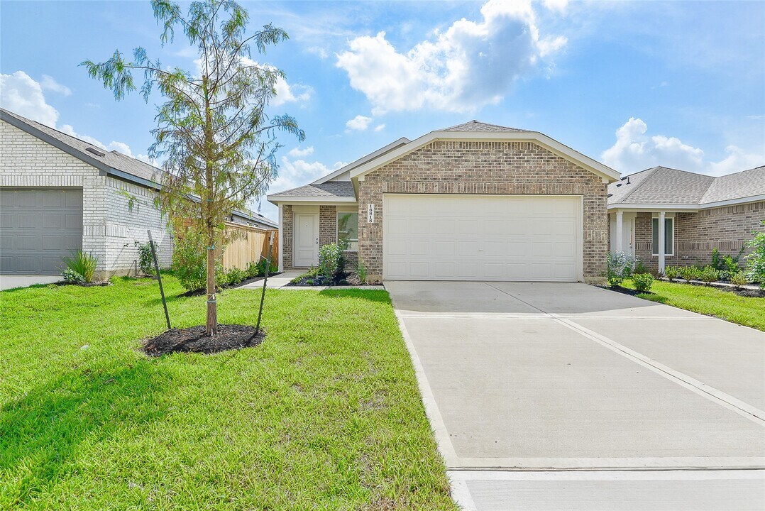 16818 Great Highlands Dr in Hockley, TX - Building Photo