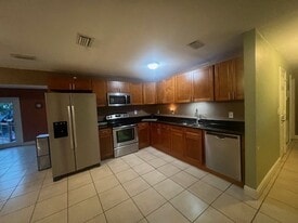 31 NE 56th St in Fort Lauderdale, FL - Building Photo