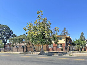 355-375 El Camino Ave in Sacramento, CA - Building Photo - Building Photo