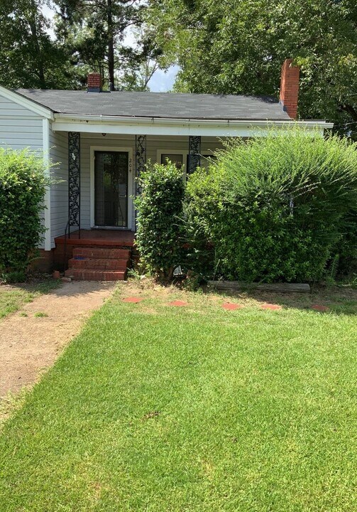 204 Thames St in Greenville, AL - Building Photo
