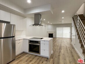 11738 Mayfield Ave in Los Angeles, CA - Building Photo - Building Photo