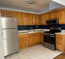 726 Soundview Ave in Bronx, NY - Building Photo