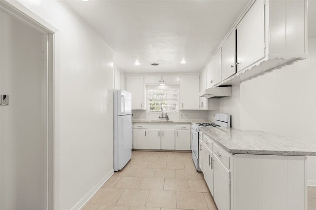 2015 Wycliffe Dr in Houston, TX - Building Photo - Building Photo