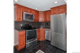 140 Orinoco Dr in Brightwaters, NY - Building Photo - Building Photo