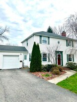 28 Chelmsford Rd in Rochester, NY - Building Photo