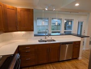 14105 104th Pl NE in Kirkland, WA - Building Photo - Building Photo