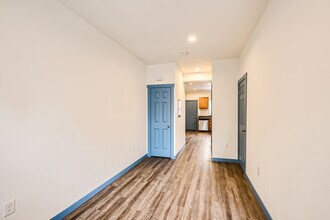 4789 NE 108th Ave in Portland, OR - Foto de edificio - Building Photo