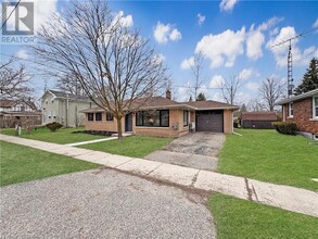 9 W Andrew St in Brant, ON - Building Photo - Building Photo