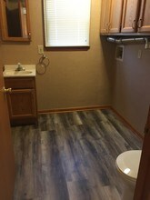 121 S West St, Unit B in Findlay, OH - Building Photo - Building Photo