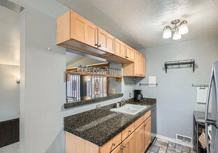 5619 E Minnesota Dr in Denver, CO - Building Photo - Building Photo
