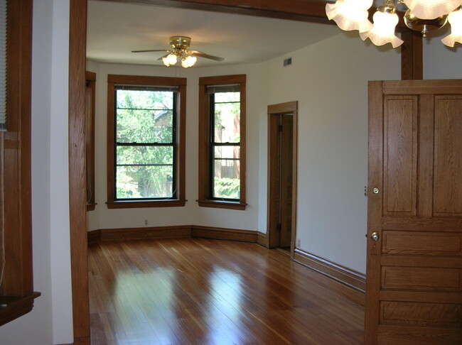 2217 N Magnolia Ave, Unit 2 in Chicago, IL - Building Photo - Building Photo