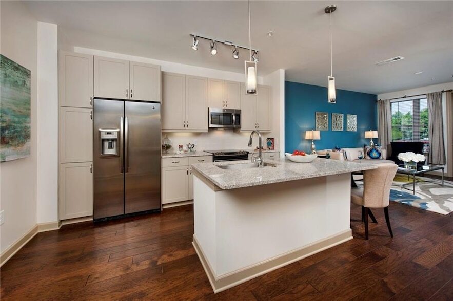 2420 Peachtree Rd NW, Unit 151 in Atlanta, GA - Foto de edificio