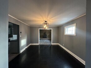 610 Salisbury Rd in Columbus, OH - Foto de edificio - Building Photo