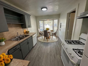 8585 S 40 E in Sandy, UT - Building Photo - Building Photo
