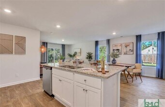 477 Coconut Dr in Bloomingdale, GA - Foto de edificio - Building Photo