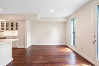 1425 Corcoran St NW in Washington, DC - Building Photo - Building Photo