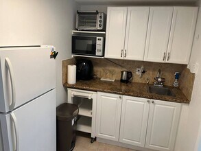 2528 Grant St, Unit Studio 2 in Hollywood, FL - Building Photo - Building Photo