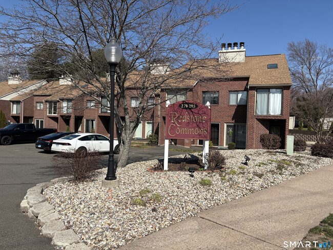 295 Redstone Hl Rd in Bristol, CT - Building Photo - Building Photo