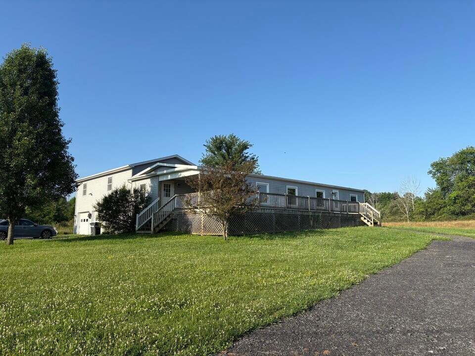 54 Bald Hill Rd, Unit Apartment 2 in Spencer, NY - Foto de edificio