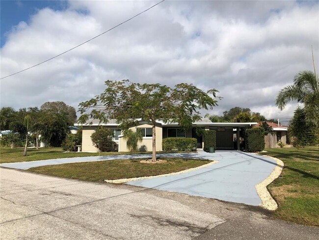 1721 58th St S in Gulfport, FL - Building Photo - Building Photo