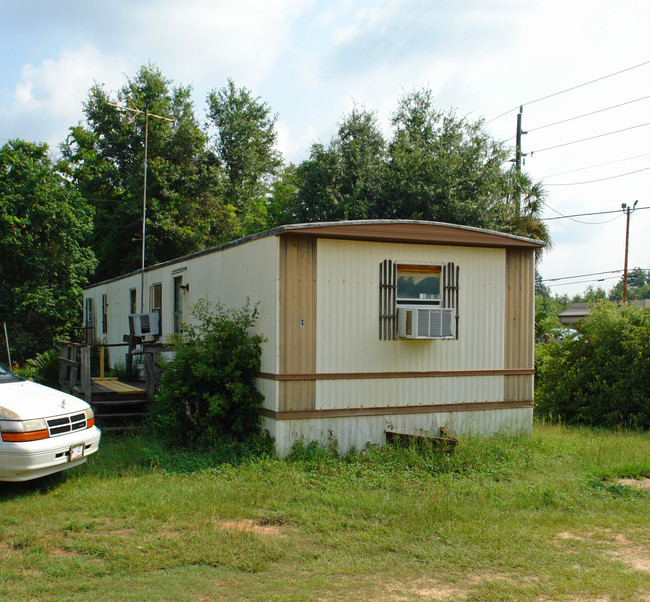 4627 Woodbine Rd in Pace, FL - Foto de edificio - Building Photo