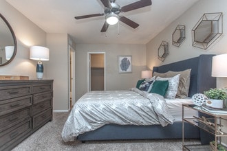 Steepleway Downs in Houston, TX - Building Photo - Interior Photo