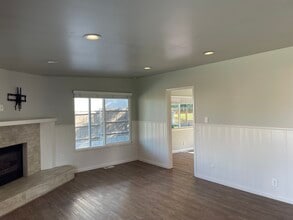 7405 S 2200 E in Cottonwood Heights, UT - Foto de edificio - Building Photo