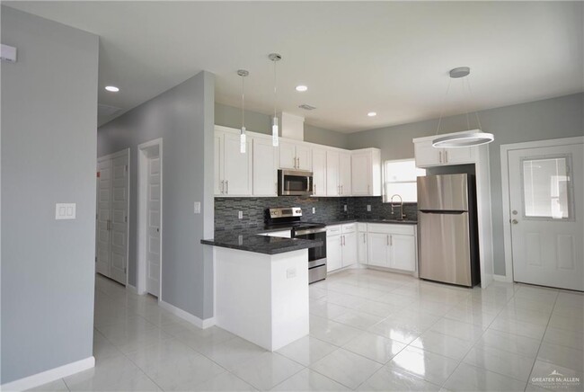 1702 Angelina Dr-Unit -1 in San Juan, TX - Building Photo - Building Photo