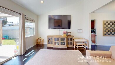 11928 Cohasset St in Los Angeles, CA - Building Photo - Building Photo