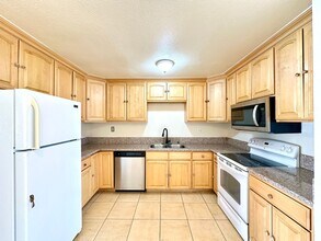 6328 Alta Dr in Las Vegas, NV - Building Photo - Building Photo