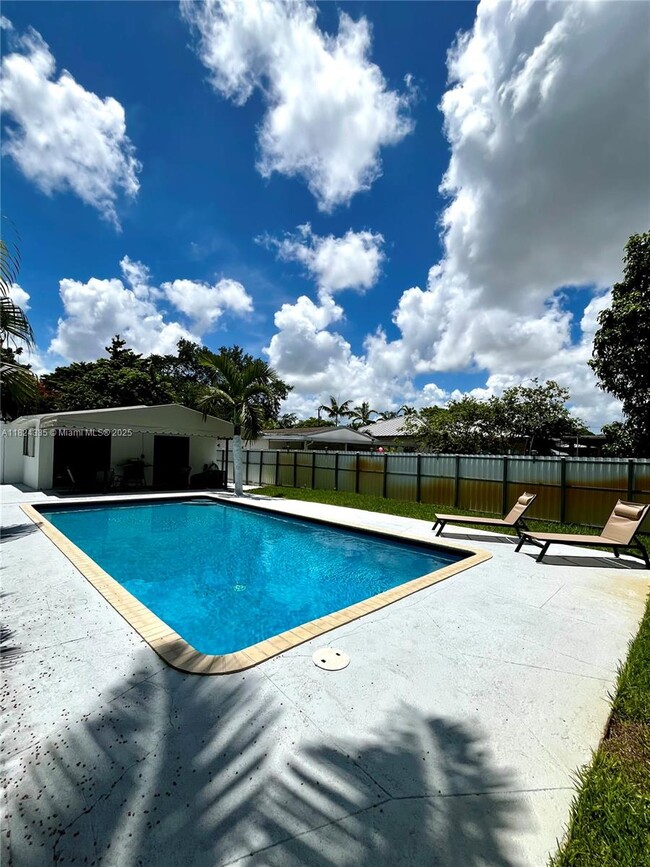 2035 SW 60th Ct in Miami, FL - Building Photo - Building Photo
