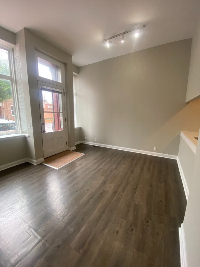 property at 911 Geyer Ave