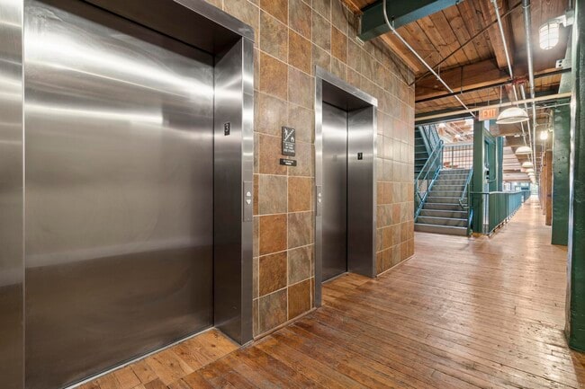 145 Canal St E in Shelton, CT - Building Photo - Building Photo