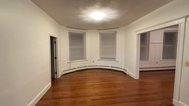 11 University Rd, Unit #1 in Brookline, MA - Foto de edificio - Building Photo