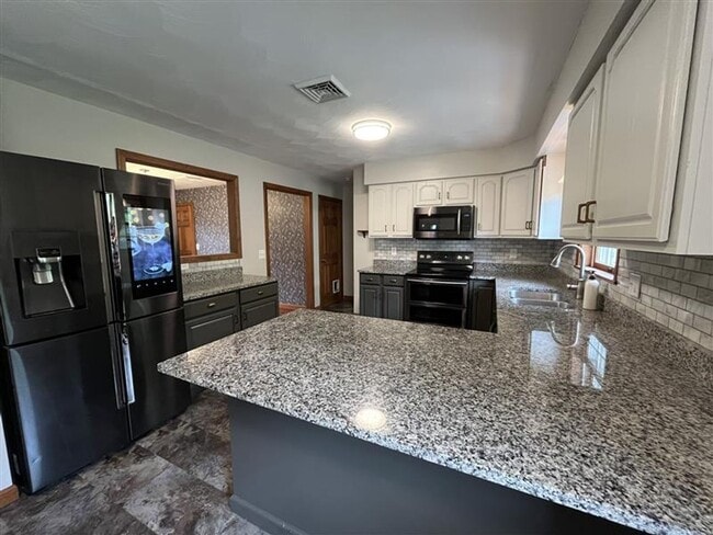 property at 9 Clearview Ave