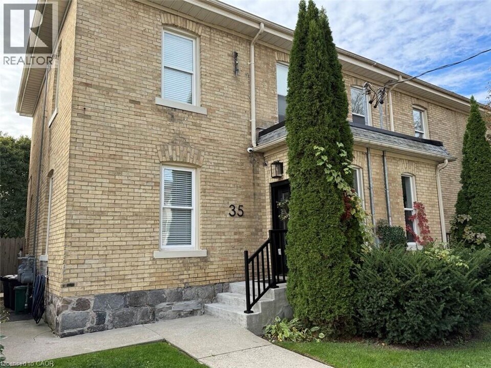 35 Victoria Ave in Cambridge, ON - Building Photo