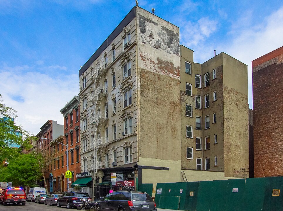 41-43 E Seventh St in New York, NY - Building Photo