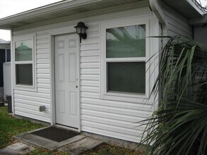 9911 Dahlia St in Pinellas Park, FL - Building Photo - Building Photo