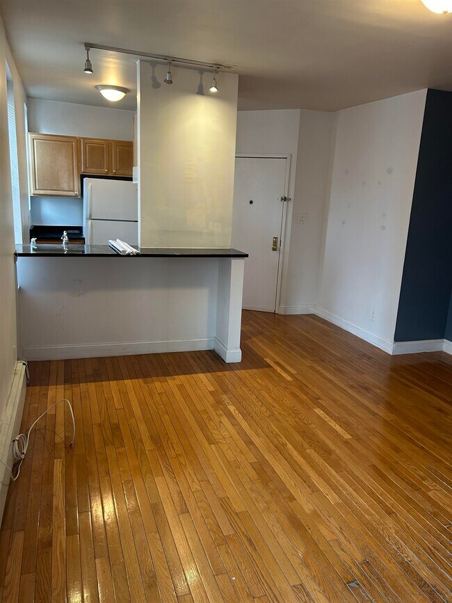 6608 Polk St in West New York, NJ - Building Photo - Building Photo